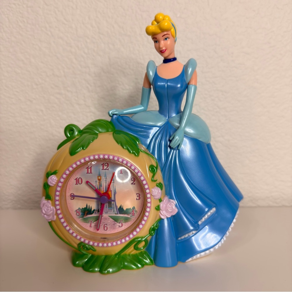 Disney Princess Cinderella Bank Alarm Clock Collectible Coin Bank & Clock NIB - Picture 9 of 9